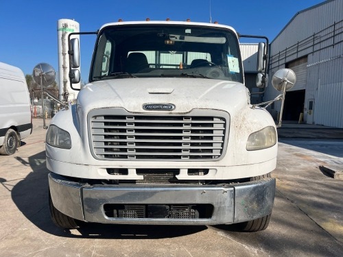 2017 Freightliner M2-106