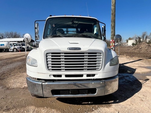 2017 Freightliner M2-106